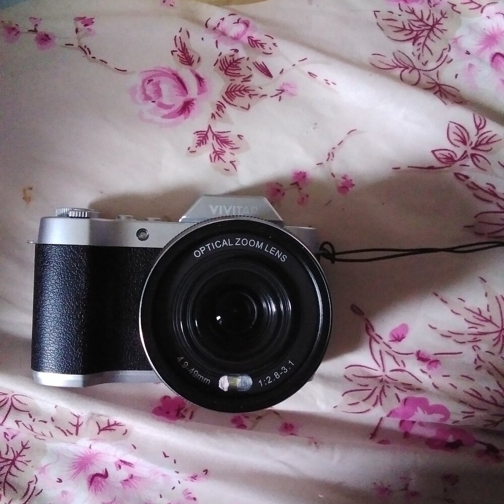 VIVITAR digital camera. no SD card.